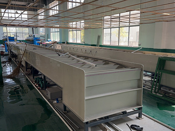 澳龍(lóng)暫氧池 室内養殖區(qū) 活魚箱養殖