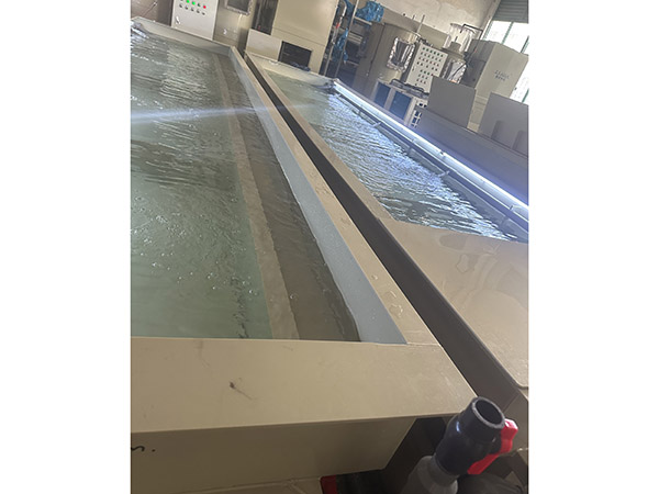 澳龍(lóng)暫氧池 室内養殖區(qū) 活魚箱養殖