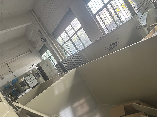 澳龍(lóng)暫氧池 室内養殖區(qū) 活魚箱養殖